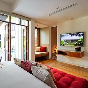 Pool Access Jacucci Suite age 12 years old